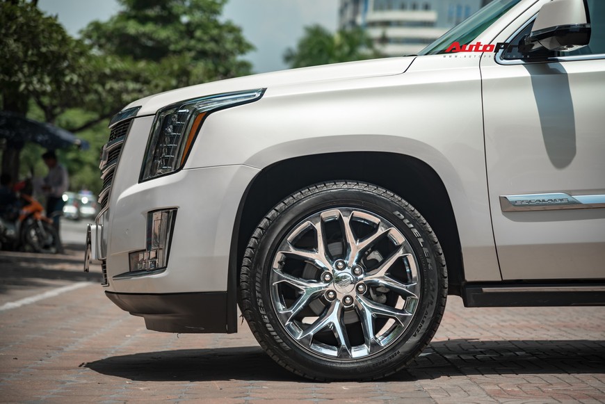 Cadillac Escalade 2015 giá 4,8 tỷ đồng - Khủng long Mỹ giữ chất sau 4 năm tuổi - Ảnh 3. Cadillac Escalade 2015 giá 4,8 tỷ đồng - Khủng long Mỹ giữ chất sau 4 năm tuổi - Ảnh 3.