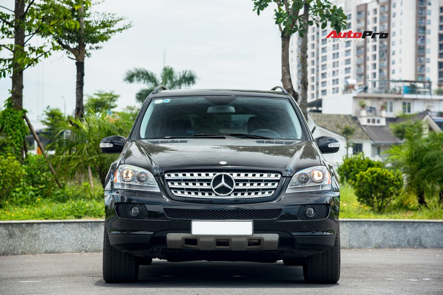 Trải nghiệm nhanh SUV Mercedes-Benz 11 tuổi giá 700 triệu - Thú chơi cho người không quan trọng hình thức - Ảnh 9. Trải nghiệm nhanh SUV Mercedes-Benz 11 tuổi giá 700 triệu - Thú chơi cho người không quan trọng hình thức - Ảnh 9.