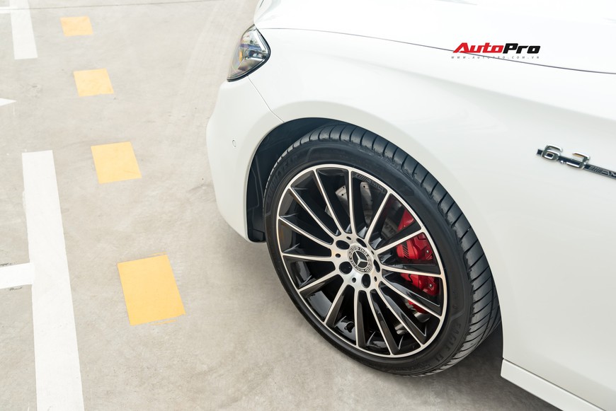 Đại gia Hà Nội bán Mercedes-Benz E300 AMG 2 năm tuổi chỉ lỗ 200 triệu là nhờ vào bí quyết này - Ảnh 4. Đại gia Hà Nội bán Mercedes-Benz E300 AMG 2 năm tuổi chỉ lỗ 200 triệu là nhờ vào bí quyết này - Ảnh 4.
