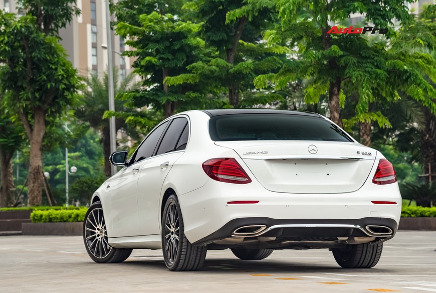 Đại gia Hà Nội bán Mercedes-Benz E300 AMG 2 năm tuổi chỉ lỗ 200 triệu là nhờ vào bí quyết này - Ảnh 5. Đại gia Hà Nội bán Mercedes-Benz E300 AMG 2 năm tuổi chỉ lỗ 200 triệu là nhờ vào bí quyết này - Ảnh 5.