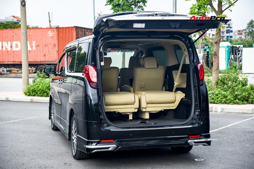 Chạy 8.000 km, Toyota Alphard độ khủng bán lại chỉ thua giá mua mới 38 triệu đồng - Ảnh 4. Chạy 8.000 km, Toyota Alphard độ khủng bán lại chỉ thua giá mua mới 38 triệu đồng - Ảnh 4.