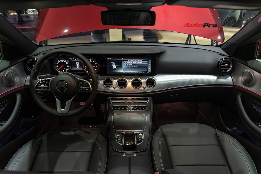 Đánh giá nhanh Mercedes-Benz E-Class 2019: Đe doạ cả BMW 3-Series mới sắp về Việt Nam - Ảnh 6. Đánh giá nhanh Mercedes-Benz E-Class 2019: Đe doạ cả BMW 3-Series mới sắp về Việt Nam - Ảnh 6.