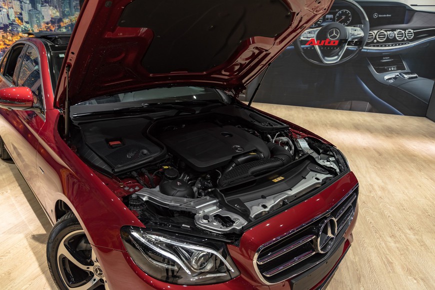 Đánh giá nhanh Mercedes-Benz E-Class 2019: Đe doạ cả BMW 3-Series mới sắp về Việt Nam - Ảnh 7. Đánh giá nhanh Mercedes-Benz E-Class 2019: Đe doạ cả BMW 3-Series mới sắp về Việt Nam - Ảnh 7.
