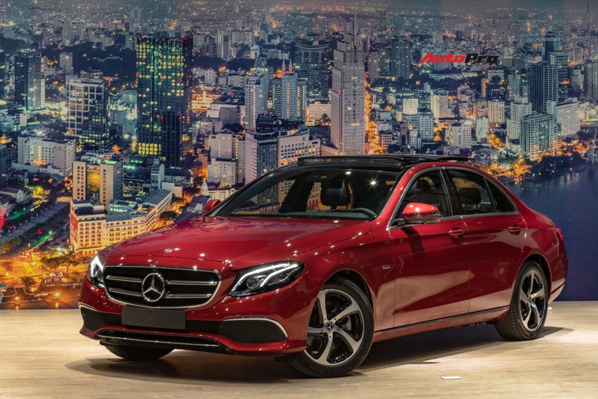 Đánh giá nhanh Mercedes-Benz E-Class 2019: Đe doạ cả BMW 3-Series mới sắp về Việt Nam - Ảnh 2. Đánh giá nhanh Mercedes-Benz E-Class 2019: Đe doạ cả BMW 3-Series mới sắp về Việt Nam - Ảnh 2.