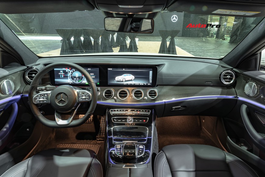 Đánh giá nhanh Mercedes-Benz E-Class 2019: Đe doạ cả BMW 3-Series mới sắp về Việt Nam - Ảnh 13. Đánh giá nhanh Mercedes-Benz E-Class 2019: Đe doạ cả BMW 3-Series mới sắp về Việt Nam - Ảnh 13.