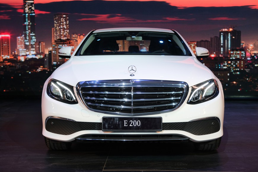 Đánh giá nhanh Mercedes-Benz E-Class 2019: Đe doạ cả BMW 3-Series mới sắp về Việt Nam - Ảnh 15. Đánh giá nhanh Mercedes-Benz E-Class 2019: Đe doạ cả BMW 3-Series mới sắp về Việt Nam - Ảnh 15.