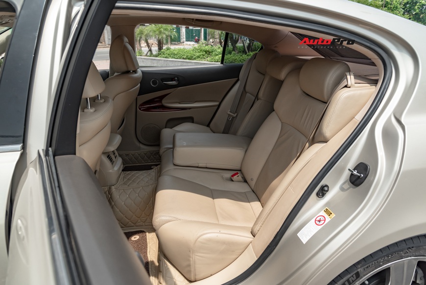 Qua thời đỉnh cao, Lexus GS 350 bán lại chỉ hơn 700 triệu đồng - Ảnh 11. Qua thời đỉnh cao, Lexus GS 350 bán lại chỉ hơn 700 triệu đồng - Ảnh 11.