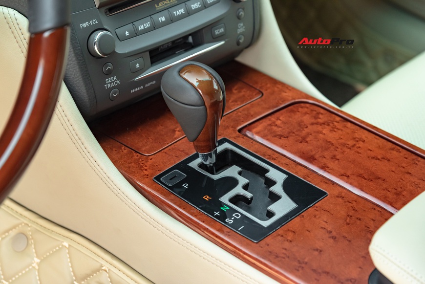 Qua thời đỉnh cao, Lexus GS 350 bán lại chỉ hơn 700 triệu đồng - Ảnh 10. Qua thời đỉnh cao, Lexus GS 350 bán lại chỉ hơn 700 triệu đồng - Ảnh 10.