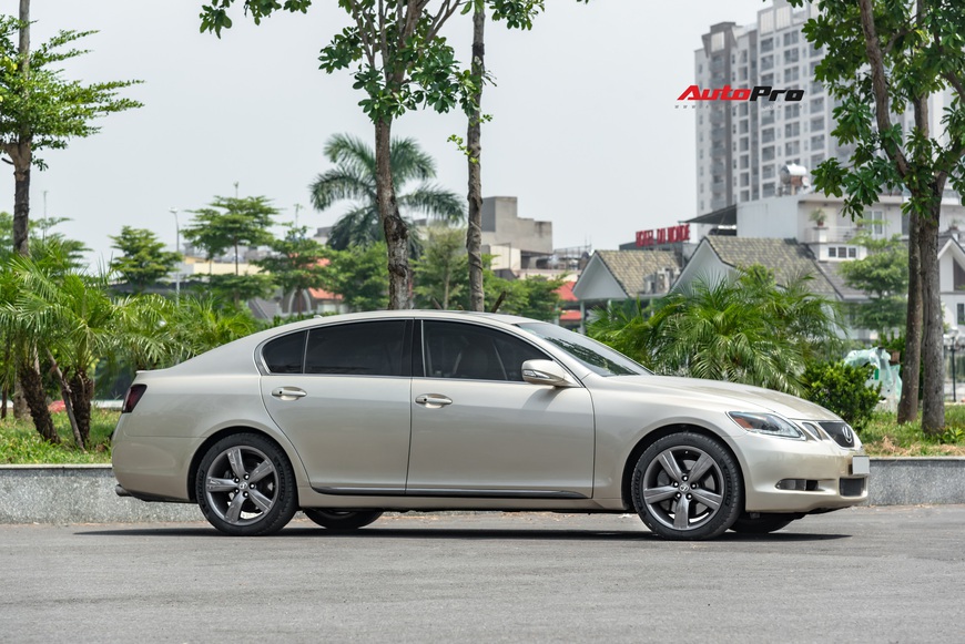 Qua thời đỉnh cao, Lexus GS 350 bán lại chỉ hơn 700 triệu đồng - Ảnh 3. Qua thời đỉnh cao, Lexus GS 350 bán lại chỉ hơn 700 triệu đồng - Ảnh 3.