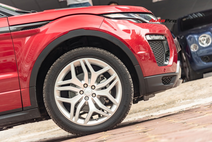 Đại gia Việt bán hàng hiếm Range Rover Evoque mui trần giá gần 4 tỷ đồng khi mới chạy 700 km - Ảnh 3. Đại gia Việt bán hàng hiếm Range Rover Evoque mui trần giá gần 4 tỷ đồng khi mới chạy 700 km - Ảnh 3.