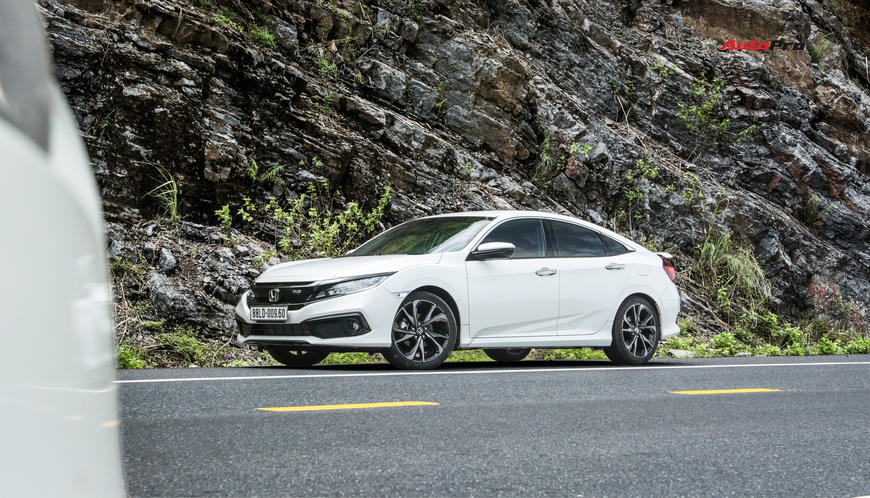 Đánh giá Honda Civic RS 2019 - Lựa chọn cần cả con tim và lý trí - Ảnh 12. Đánh giá Honda Civic RS 2019 - Lựa chọn cần cả con tim và lý trí - Ảnh 12.