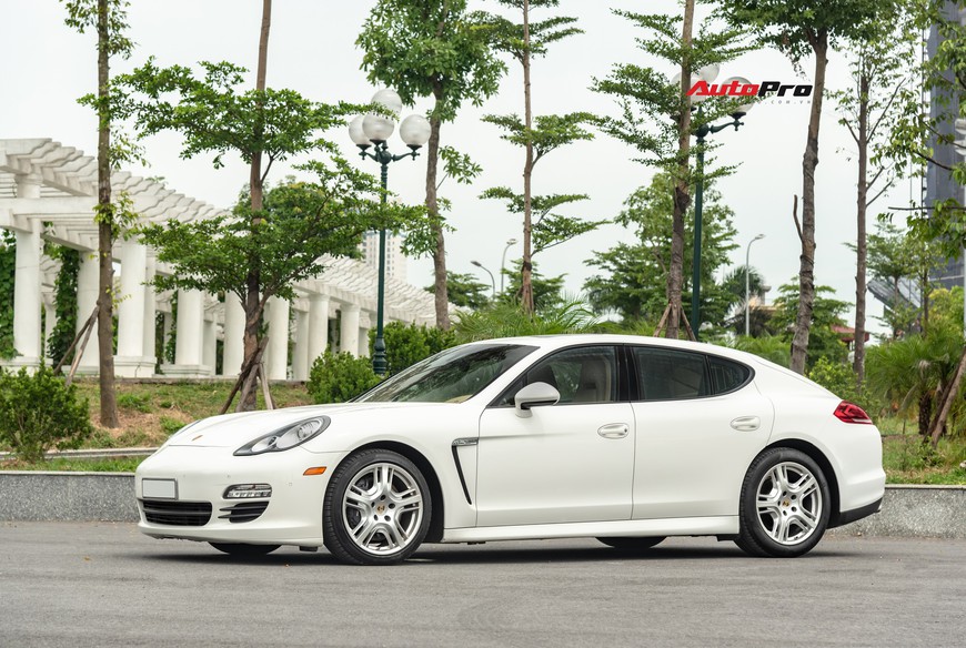 6 năm tuổi, Porsche Panamera hạ giá còn hơn 2 tỷ đồng, rẻ ngang Mercedes-Benz E-Class vừa ra mắt - Ảnh 2. 6 năm tuổi, Porsche Panamera hạ giá còn hơn 2 tỷ đồng, rẻ ngang Mercedes-Benz E-Class vừa ra mắt - Ảnh 2.