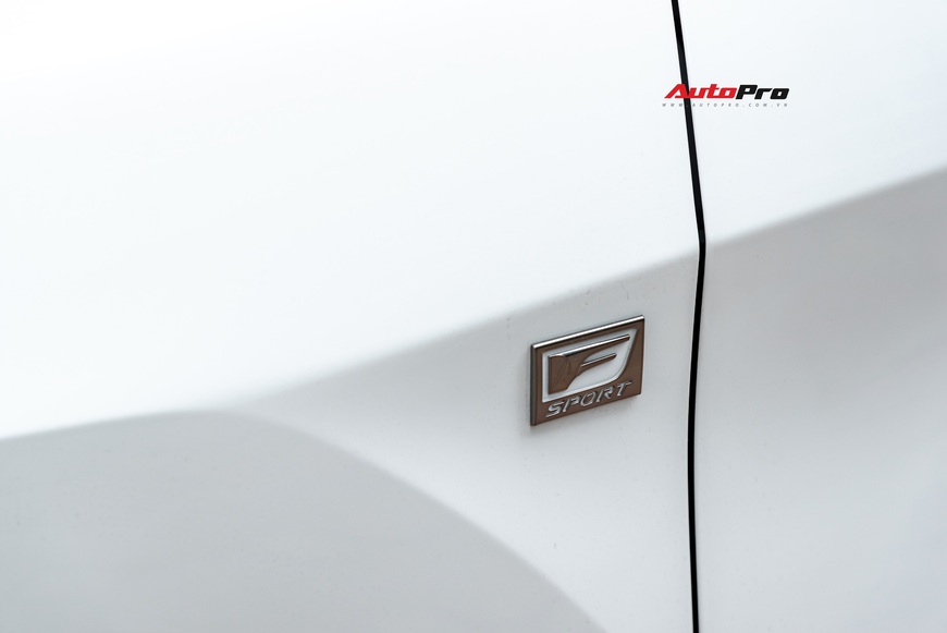 3 năm tuổi, Lexus RX350 F-Sport vẫn giữ giá hơn 3,8 tỷ đồng - Ảnh 2. 3 năm tuổi, Lexus RX350 F-Sport vẫn giữ giá hơn 3,8 tỷ đồng - Ảnh 2.