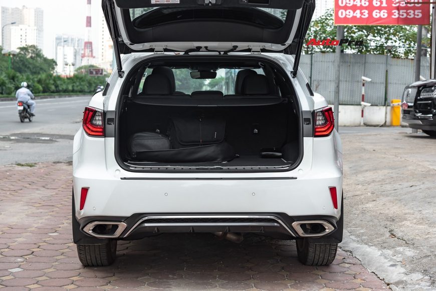 3 năm tuổi, Lexus RX350 F-Sport vẫn giữ giá hơn 3,8 tỷ đồng - Ảnh 5. 3 năm tuổi, Lexus RX350 F-Sport vẫn giữ giá hơn 3,8 tỷ đồng - Ảnh 5.