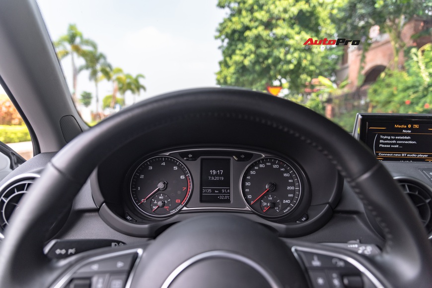 Cảm nhận nhanh Audi A1 S-line 2016: Có gì sau mức giá ngang ngửa Toyota Altis? - Ảnh 7. Cảm nhận nhanh Audi A1 S-line 2016: Có gì sau mức giá ngang ngửa Toyota Altis? - Ảnh 7.