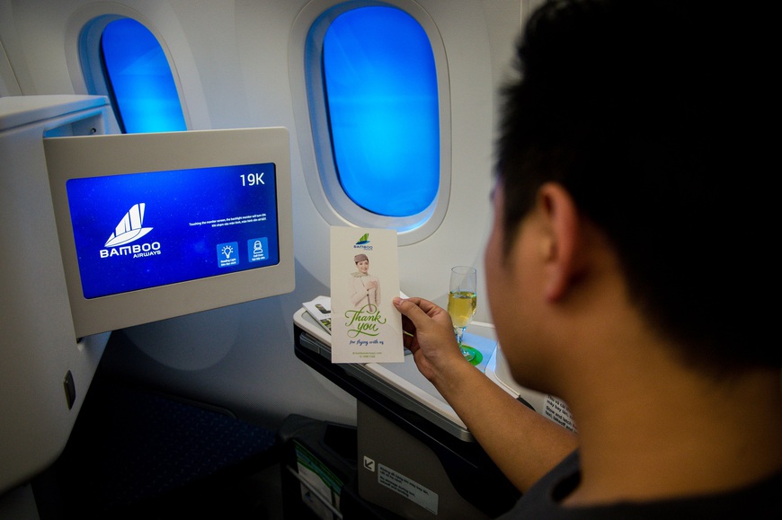 Trải nghiệm thương gia trên Boeing 787-9 Dreamliner của Bamboo Airways: Dễ hiểu vì sao mỗi tấm vé có giá cao hơn hàng triệu đồng - Ảnh 6. Trải nghiệm thương gia trên Boeing 787-9 Dreamliner của Bamboo Airways: Dễ hiểu vì sao mỗi tấm vé có giá cao hơn hàng triệu đồng - Ảnh 6.