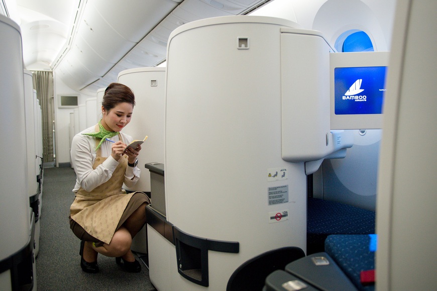 Trải nghiệm thương gia trên Boeing 787-9 Dreamliner của Bamboo Airways: Dễ hiểu vì sao mỗi tấm vé có giá cao hơn hàng triệu đồng - Ảnh 11. Trải nghiệm thương gia trên Boeing 787-9 Dreamliner của Bamboo Airways: Dễ hiểu vì sao mỗi tấm vé có giá cao hơn hàng triệu đồng - Ảnh 11.