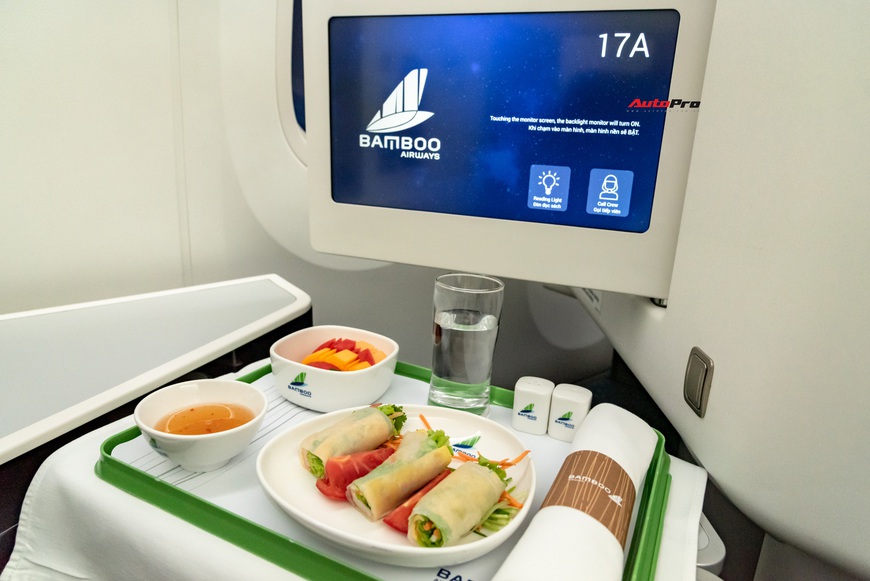 Trải nghiệm thương gia trên Boeing 787-9 Dreamliner của Bamboo Airways: Dễ hiểu vì sao mỗi tấm vé có giá cao hơn hàng triệu đồng - Ảnh 12. Trải nghiệm thương gia trên Boeing 787-9 Dreamliner của Bamboo Airways: Dễ hiểu vì sao mỗi tấm vé có giá cao hơn hàng triệu đồng - Ảnh 12.
