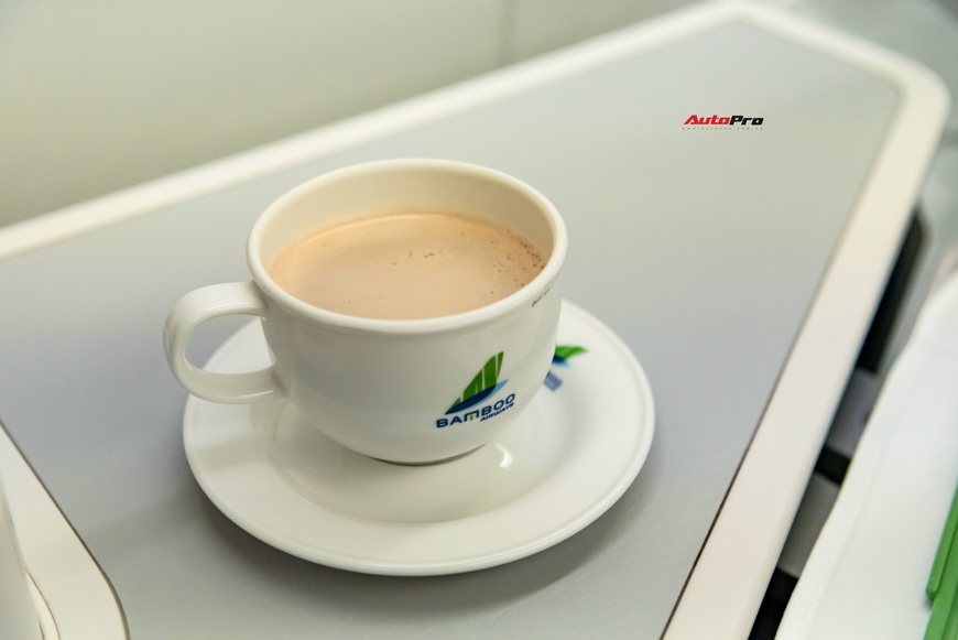 Trải nghiệm thương gia trên Boeing 787-9 Dreamliner của Bamboo Airways: Dễ hiểu vì sao mỗi tấm vé có giá cao hơn hàng triệu đồng - Ảnh 13. Trải nghiệm thương gia trên Boeing 787-9 Dreamliner của Bamboo Airways: Dễ hiểu vì sao mỗi tấm vé có giá cao hơn hàng triệu đồng - Ảnh 13.