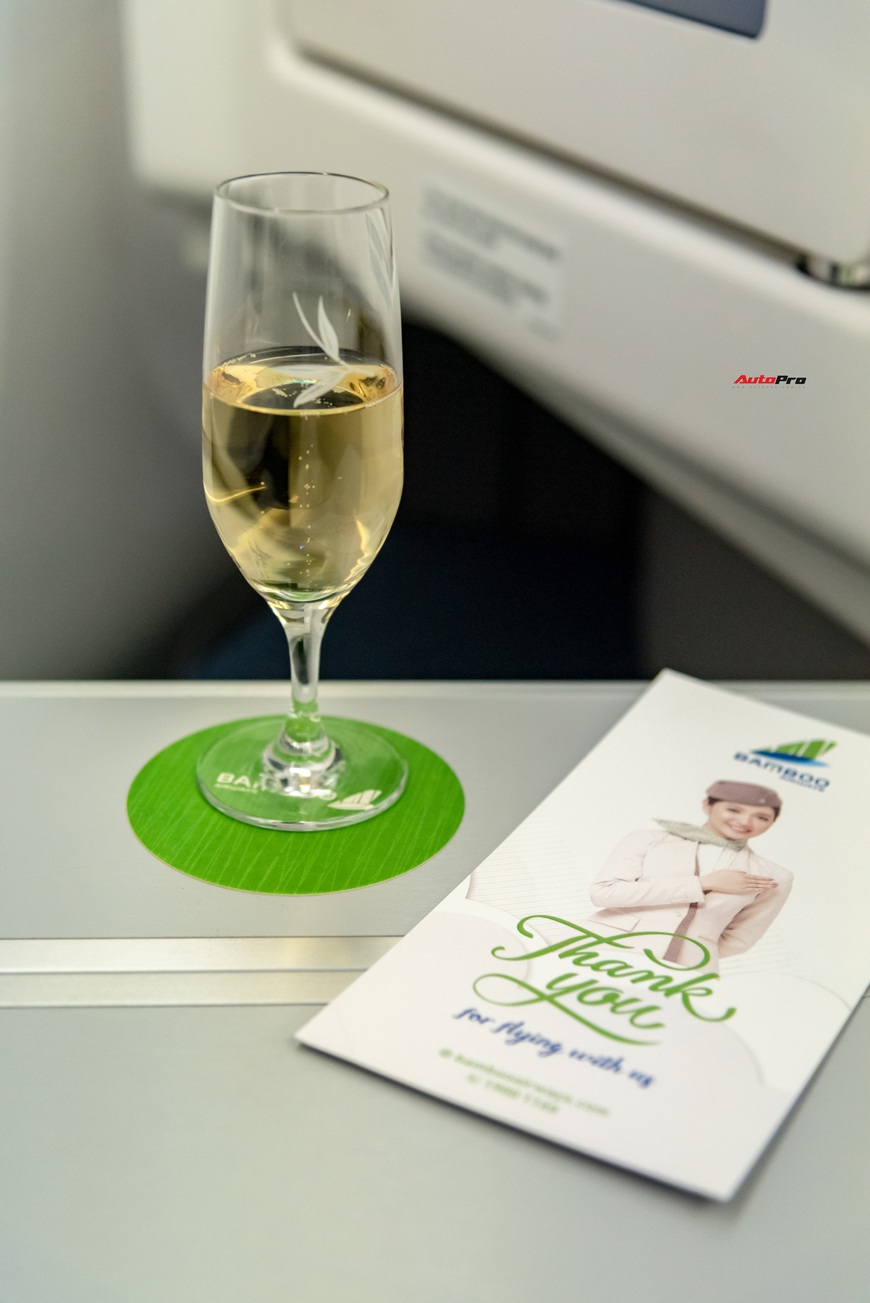 Trải nghiệm thương gia trên Boeing 787-9 Dreamliner của Bamboo Airways: Dễ hiểu vì sao mỗi tấm vé có giá cao hơn hàng triệu đồng - Ảnh 8. Trải nghiệm thương gia trên Boeing 787-9 Dreamliner của Bamboo Airways: Dễ hiểu vì sao mỗi tấm vé có giá cao hơn hàng triệu đồng - Ảnh 8.