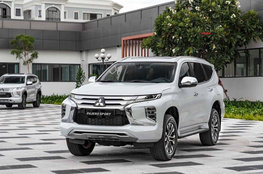 Mitsubishi Pajero Sport 2020 giá từ 1,11 tỷ đồng - Lật ‘thế cờ’ công nghệ với Toyota Fortuner - Ảnh 10.