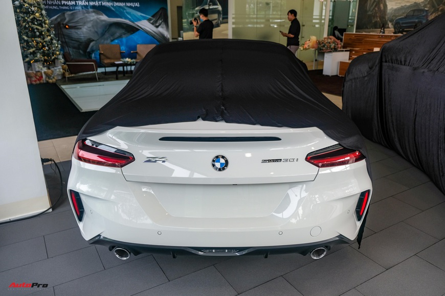 Minh nhựa lái Rolls-Royce tới mua 3 chiếc BMW giá hơn 12 tỷ cùng lúc: X3, X7 và cả Z4 mới về Việt Nam - Ảnh 11. Minh nhựa lái Rolls-Royce tới mua 3 chiếc BMW giá hơn 12 tỷ cùng lúc: X3, X7 và cả Z4 mới về Việt Nam - Ảnh 11.