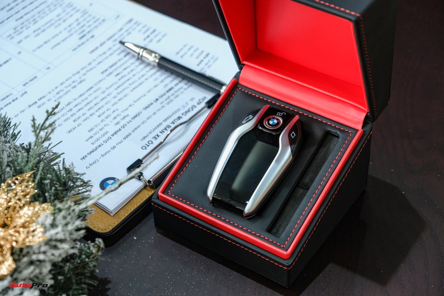 Minh nhựa lái Rolls-Royce tới mua 3 chiếc BMW giá hơn 12 tỷ cùng lúc: X3, X7 và cả Z4 mới về Việt Nam - Ảnh 10. Minh nhựa lái Rolls-Royce tới mua 3 chiếc BMW giá hơn 12 tỷ cùng lúc: X3, X7 và cả Z4 mới về Việt Nam - Ảnh 10.