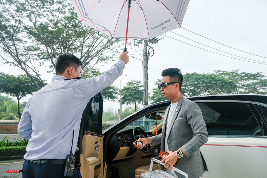 Minh nhựa lái Rolls-Royce tới mua 3 chiếc BMW giá hơn 12 tỷ cùng lúc: X3, X7 và cả Z4 mới về Việt Nam - Ảnh 9. Minh nhựa lái Rolls-Royce tới mua 3 chiếc BMW giá hơn 12 tỷ cùng lúc: X3, X7 và cả Z4 mới về Việt Nam - Ảnh 9.
