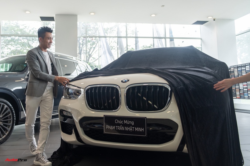 Minh nhựa lái Rolls-Royce tới mua 3 chiếc BMW giá hơn 12 tỷ cùng lúc: X3, X7 và cả Z4 mới về Việt Nam - Ảnh 6. Minh nhựa lái Rolls-Royce tới mua 3 chiếc BMW giá hơn 12 tỷ cùng lúc: X3, X7 và cả Z4 mới về Việt Nam - Ảnh 6.
