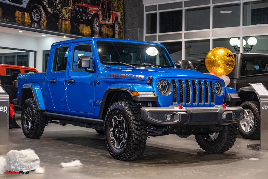 Đánh giá nhanh Jeep Gladiator Rubicon giá 3,498 tỷ đồng tại Việt Nam - Bán tải chất chơi cho nhà giàu - Ảnh 2. Đánh giá nhanh Jeep Gladiator Rubicon giá 3,498 tỷ đồng tại Việt Nam - Bán tải chất chơi cho nhà giàu - Ảnh 2.