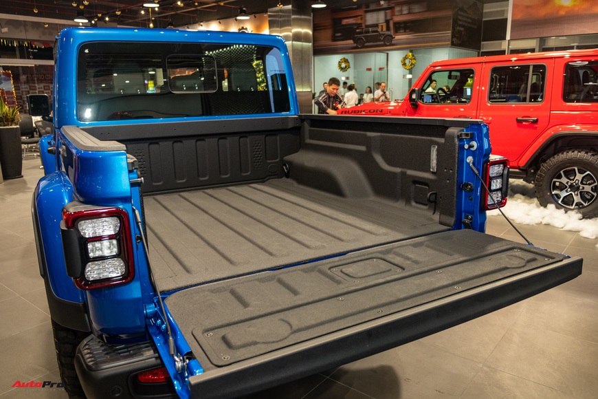 Đánh giá nhanh Jeep Gladiator Rubicon giá 3,498 tỷ đồng tại Việt Nam - Bán tải chất chơi cho nhà giàu - Ảnh 5. Đánh giá nhanh Jeep Gladiator Rubicon giá 3,498 tỷ đồng tại Việt Nam - Bán tải chất chơi cho nhà giàu - Ảnh 5.