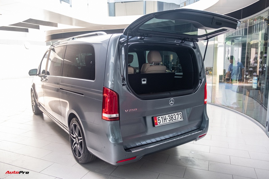 Đánh giá nhanh Mercedes-Benz V 250 AMG: Hơn 3 tỷ đổi đẳng cấp thương gia cho người Việt - Ảnh 9. Đánh giá nhanh Mercedes-Benz V 250 AMG: Hơn 3 tỷ đổi đẳng cấp thương gia cho người Việt - Ảnh 9.