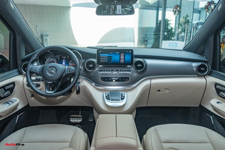 Đánh giá nhanh Mercedes-Benz V 250 AMG: Hơn 3 tỷ đổi đẳng cấp thương gia cho người Việt - Ảnh 15. Đánh giá nhanh Mercedes-Benz V 250 AMG: Hơn 3 tỷ đổi đẳng cấp thương gia cho người Việt - Ảnh 15.