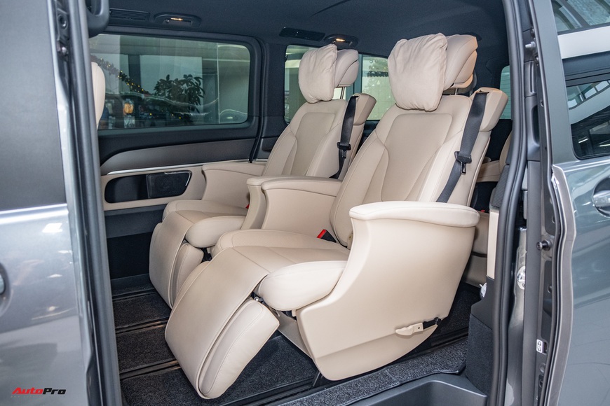 Đánh giá nhanh Mercedes-Benz V 250 AMG: Hơn 3 tỷ đổi đẳng cấp thương gia cho người Việt - Ảnh 12. Đánh giá nhanh Mercedes-Benz V 250 AMG: Hơn 3 tỷ đổi đẳng cấp thương gia cho người Việt - Ảnh 12.