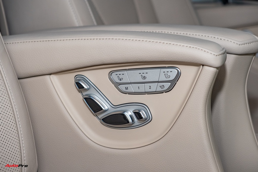 Đánh giá nhanh Mercedes-Benz V 250 AMG: Hơn 3 tỷ đổi đẳng cấp thương gia cho người Việt - Ảnh 13. Đánh giá nhanh Mercedes-Benz V 250 AMG: Hơn 3 tỷ đổi đẳng cấp thương gia cho người Việt - Ảnh 13.