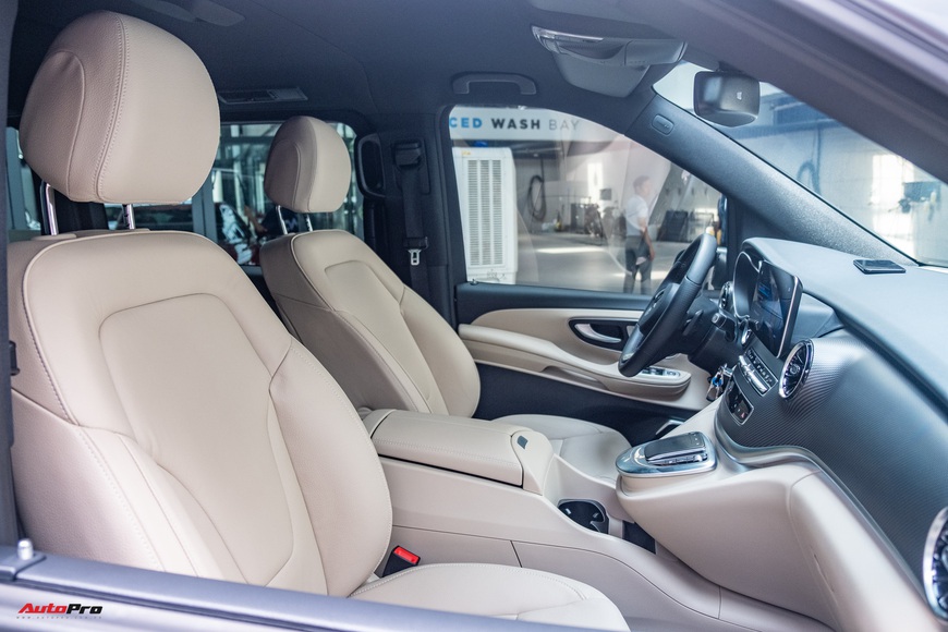 Đánh giá nhanh Mercedes-Benz V 250 AMG: Hơn 3 tỷ đổi đẳng cấp thương gia cho người Việt - Ảnh 16. Đánh giá nhanh Mercedes-Benz V 250 AMG: Hơn 3 tỷ đổi đẳng cấp thương gia cho người Việt - Ảnh 16.