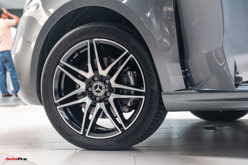 Đánh giá nhanh Mercedes-Benz V 250 AMG: Hơn 3 tỷ đổi đẳng cấp thương gia cho người Việt - Ảnh 5. Đánh giá nhanh Mercedes-Benz V 250 AMG: Hơn 3 tỷ đổi đẳng cấp thương gia cho người Việt - Ảnh 5.