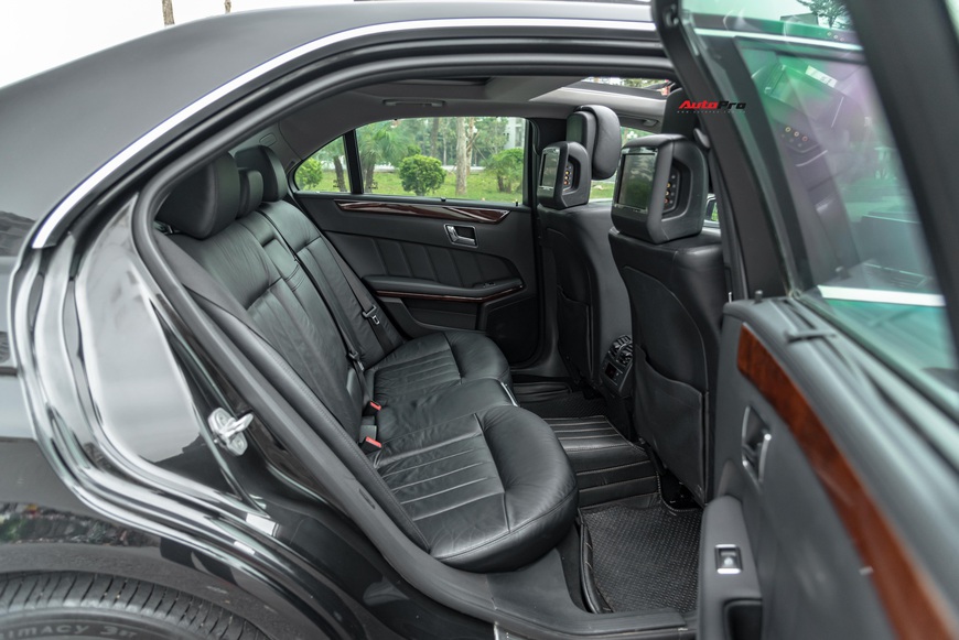 Đại gia Việt bán Mercedes-Benz E 300 độ ngược, giá rẻ hơn Mazda3 2019 hàng chục triệu đồng - Ảnh 8. Đại gia Việt bán Mercedes-Benz E 300 độ ngược, giá rẻ hơn Mazda3 2019 hàng chục triệu đồng - Ảnh 8.
