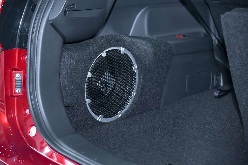 Đánh giá nhanh Mitsubishi Outlander: 15 điểm mới, giá gần như không đổi và cơ hội bám đuổi Honda CR-V, Mazda CX-5 - Ảnh 11. Đánh giá nhanh Mitsubishi Outlander: 15 điểm mới, giá gần như không đổi và cơ hội bám đuổi Honda CR-V, Mazda CX-5 - Ảnh 11.