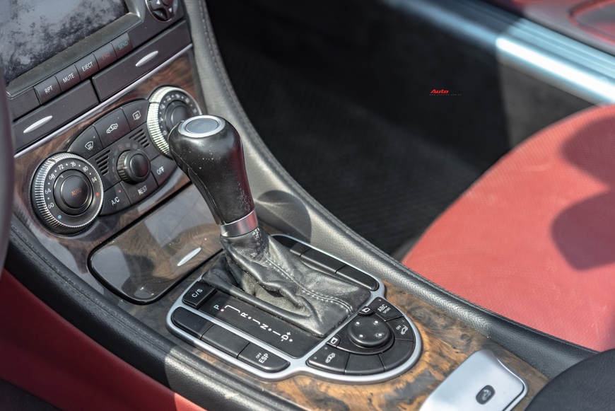 Cảm nhận nhanh xe nhà giàu Mercedes-Benz SL 550 sau 13 năm tuổi: mua gần 400 mã lực với giá Toyota Camry - Ảnh 7. Cảm nhận nhanh xe nhà giàu Mercedes-Benz SL 550 sau 13 năm tuổi: mua gần 400 mã lực với giá Toyota Camry - Ảnh 7.