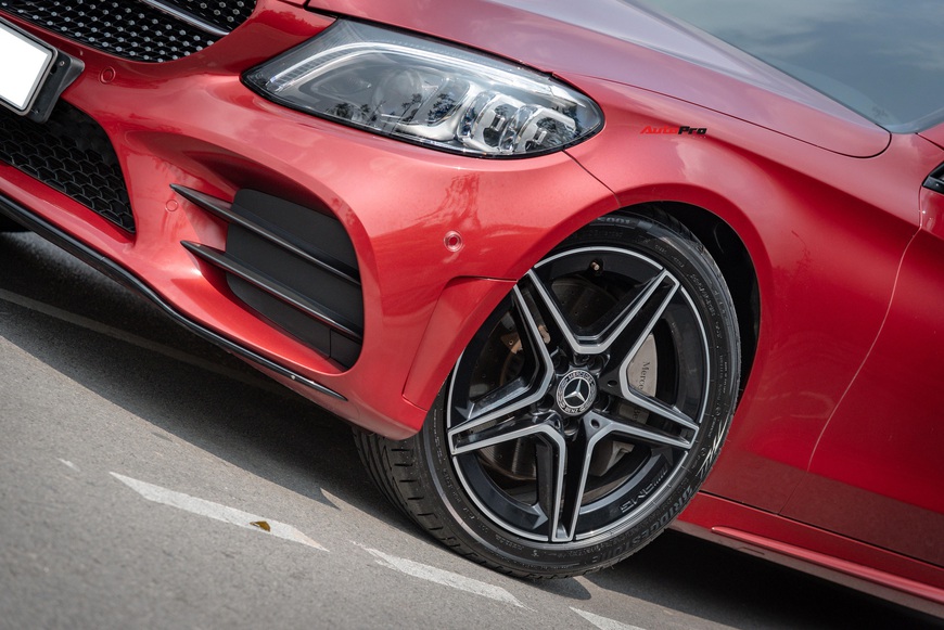 Chạy 7.000 km, đại gia Việt vẫn bán Mercedes-Benz C300 AMG ngang ngửa giá mua mới - Ảnh 2. Chạy 7.000 km, đại gia Việt vẫn bán Mercedes-Benz C300 AMG ngang ngửa giá mua mới - Ảnh 2.