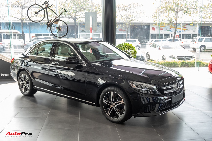 Đánh giá nhanh Mercedes-Benz C 180 - Xe sang quốc dân thay thế sedan D phổ thông - Ảnh 2. Đánh giá nhanh Mercedes-Benz C 180 - Xe sang quốc dân thay thế sedan D phổ thông - Ảnh 2.