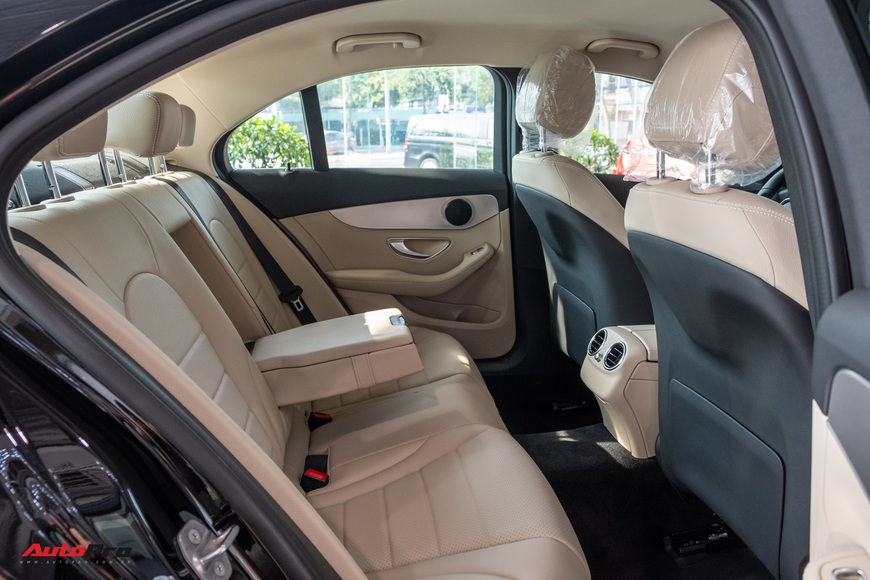 Đánh giá nhanh Mercedes-Benz C 180 - Xe sang quốc dân thay thế sedan D phổ thông - Ảnh 10. Đánh giá nhanh Mercedes-Benz C 180 - Xe sang quốc dân thay thế sedan D phổ thông - Ảnh 10.