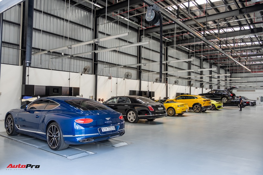 Đột nhập showroom siêu xe, siêu sang lớn nhất Việt Nam sắp khai trương: Ngoài Lamborghini, Bentley, Aston Martin còn 2 thương hiệu bí ẩn khác - Ảnh 12. Đột nhập showroom siêu xe, siêu sang lớn nhất Việt Nam sắp khai trương: Ngoài Lamborghini, Bentley, Aston Martin còn 2 thương hiệu bí ẩn khác - Ảnh 12.