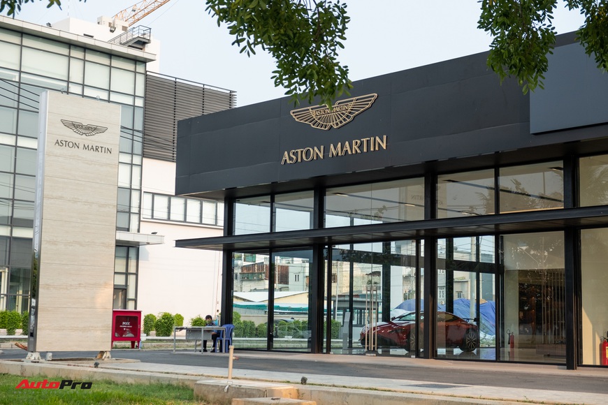 Đột nhập showroom siêu xe, siêu sang lớn nhất Việt Nam sắp khai trương: Ngoài Lamborghini, Bentley, Aston Martin còn 2 thương hiệu bí ẩn khác - Ảnh 3. Đột nhập showroom siêu xe, siêu sang lớn nhất Việt Nam sắp khai trương: Ngoài Lamborghini, Bentley, Aston Martin còn 2 thương hiệu bí ẩn khác - Ảnh 3.