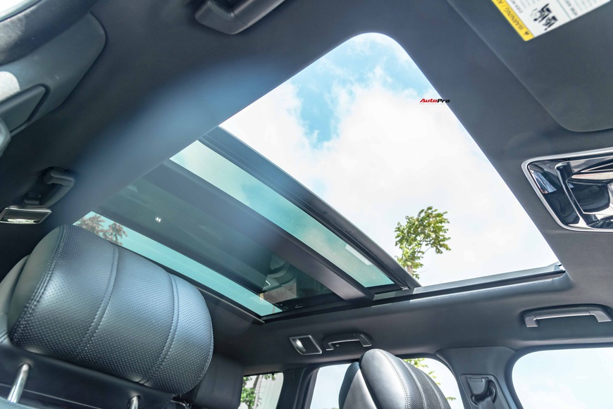Đây là chiếc xe dành cho đại gia Việt thích Range Rover nhưng lại chỉ đủ tiền tậu Mercedes-Benz GLC - Ảnh 6. Đây là chiếc xe dành cho đại gia Việt thích Range Rover nhưng lại chỉ đủ tiền tậu Mercedes-Benz GLC - Ảnh 6.