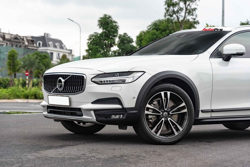 Hàng hiếm Volvo V90 Cross Country bán lại rẻ hơn mua mới 800 triệu, mức ODO đáng kinh ngạc sau 2 năm - Ảnh 2. Hàng hiếm Volvo V90 Cross Country bán lại rẻ hơn mua mới 800 triệu, mức ODO đáng kinh ngạc sau 2 năm - Ảnh 2.