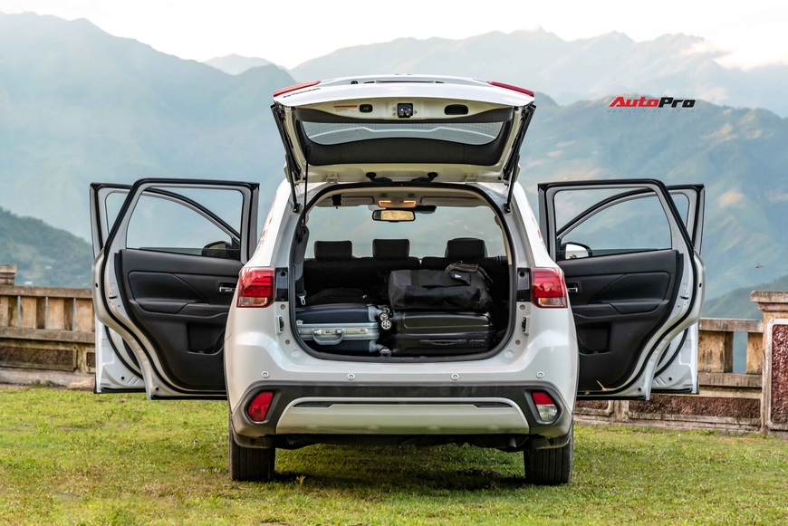 Đánh giá Mitsubishi Outlander ‘full option’: Đấu Honda CR-V bằng cách dung hoà thực dụng và vận hành - Ảnh 4.