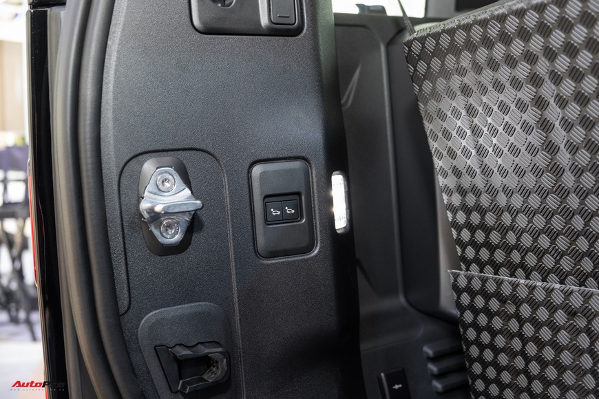Chi tiết Land Rover Defender 2021: Xe off-road cho nhà giàu Việt, nhiều tính năng hay ho, giá cao nhất 6,31 tỷ đồng - Ảnh 8. Chi tiết Land Rover Defender 2021: Xe off-road cho nhà giàu Việt, nhiều tính năng hay ho, giá cao nhất 6,31 tỷ đồng - Ảnh 8.