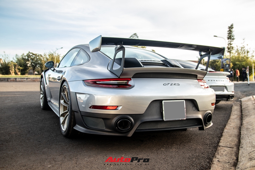 Sau 2 năm về garage, Porsche 911 GT2 RS giá hơn 20 tỷ đồng của doanh nhân Đặng Lê Nguyên Vũ lần đầu tiên lộ diện - Ảnh 6. Sau 2 năm về garage, Porsche 911 GT2 RS giá hơn 20 tỷ đồng của doanh nhân Đặng Lê Nguyên Vũ lần đầu tiên lộ diện - Ảnh 6.